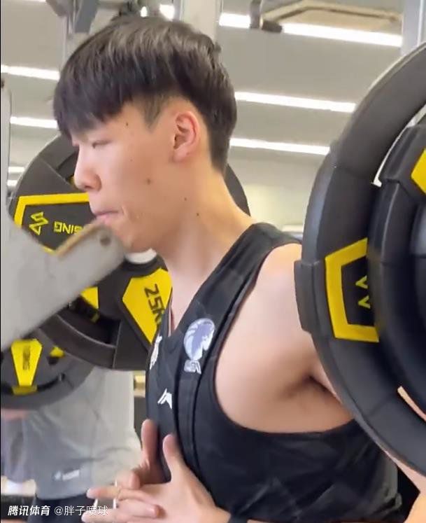 《罗马体育报》称，这对罗马主帅穆里尼奥来说是个好消息，在本周末罗马主场对乌迪内斯的意甲联赛，迪巴拉将首发出场。